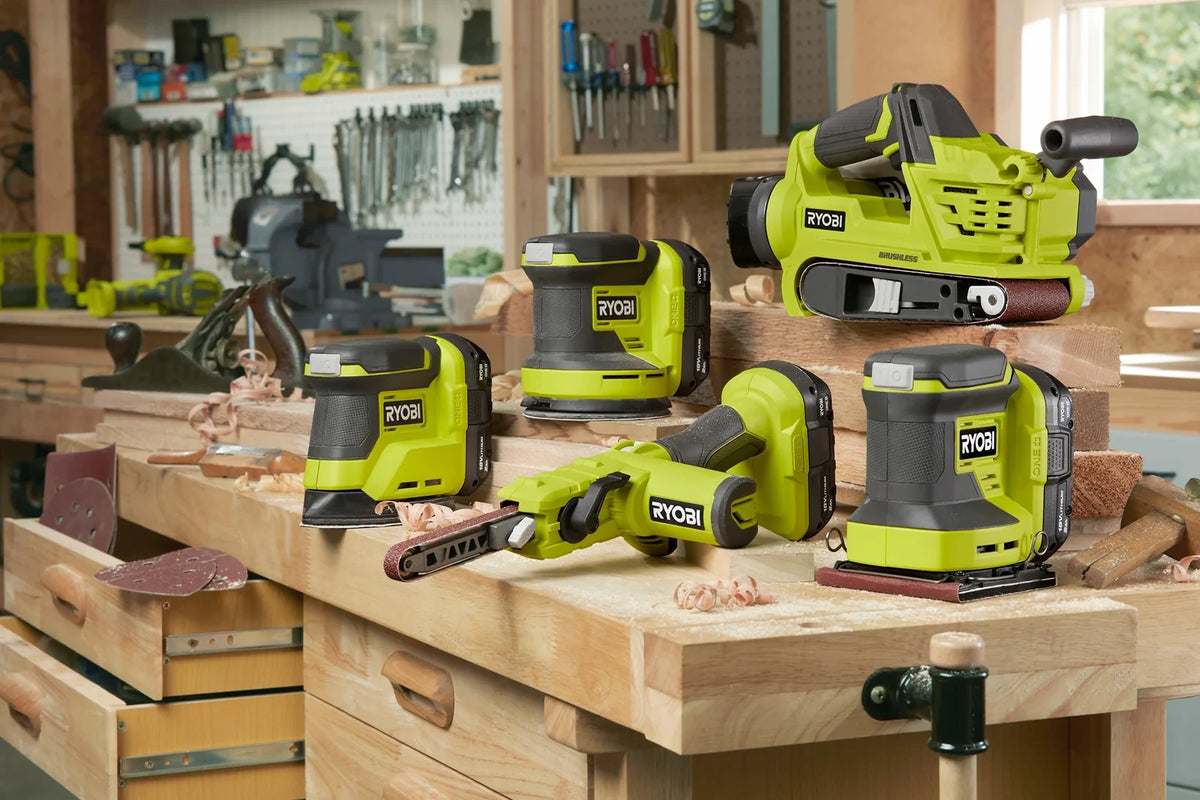 18V 1/4-Sheet Cordless Sander Kit