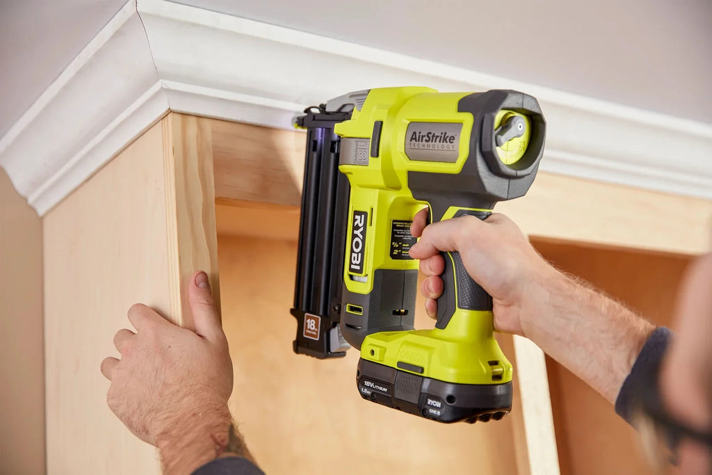 18V 18-Gauge Cordless Brad Nailer Kit