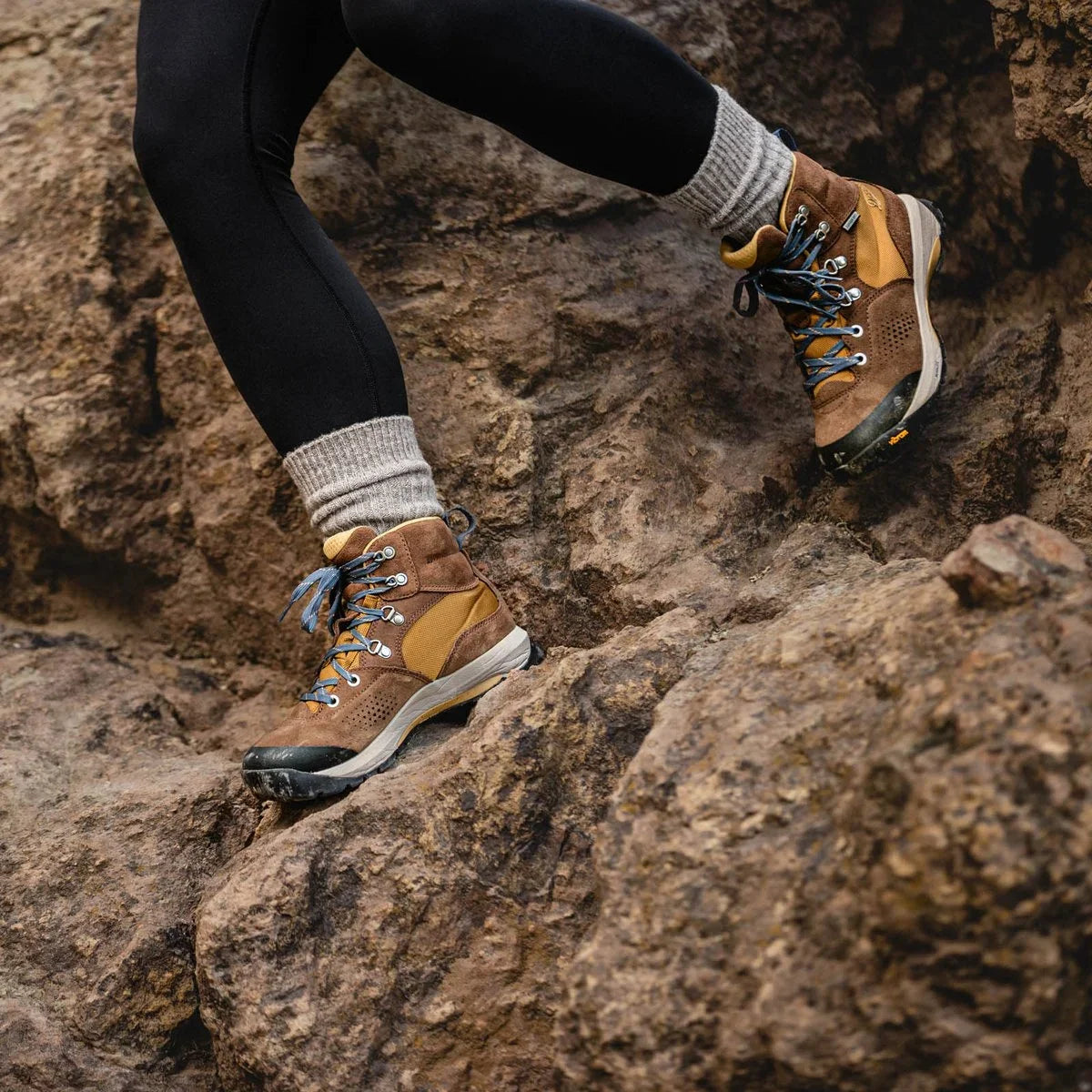 Women's Waterproof Mid Hiking Boot - Brown