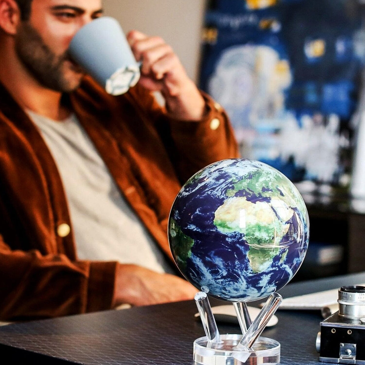 MOVA 4.5in Self-Rotating Physical Globe Earth With Clouds