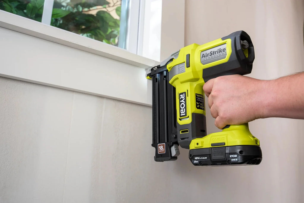 18V 18-Gauge Cordless Brad Nailer Kit
