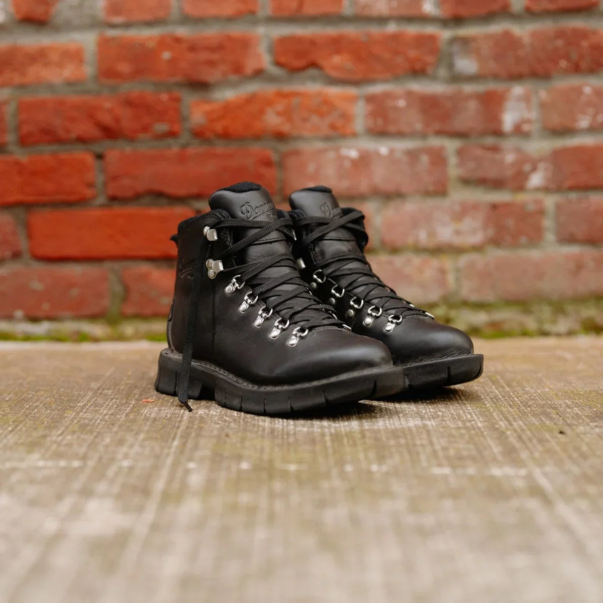 Women's Waterproof Leather Hiking Boot - Black