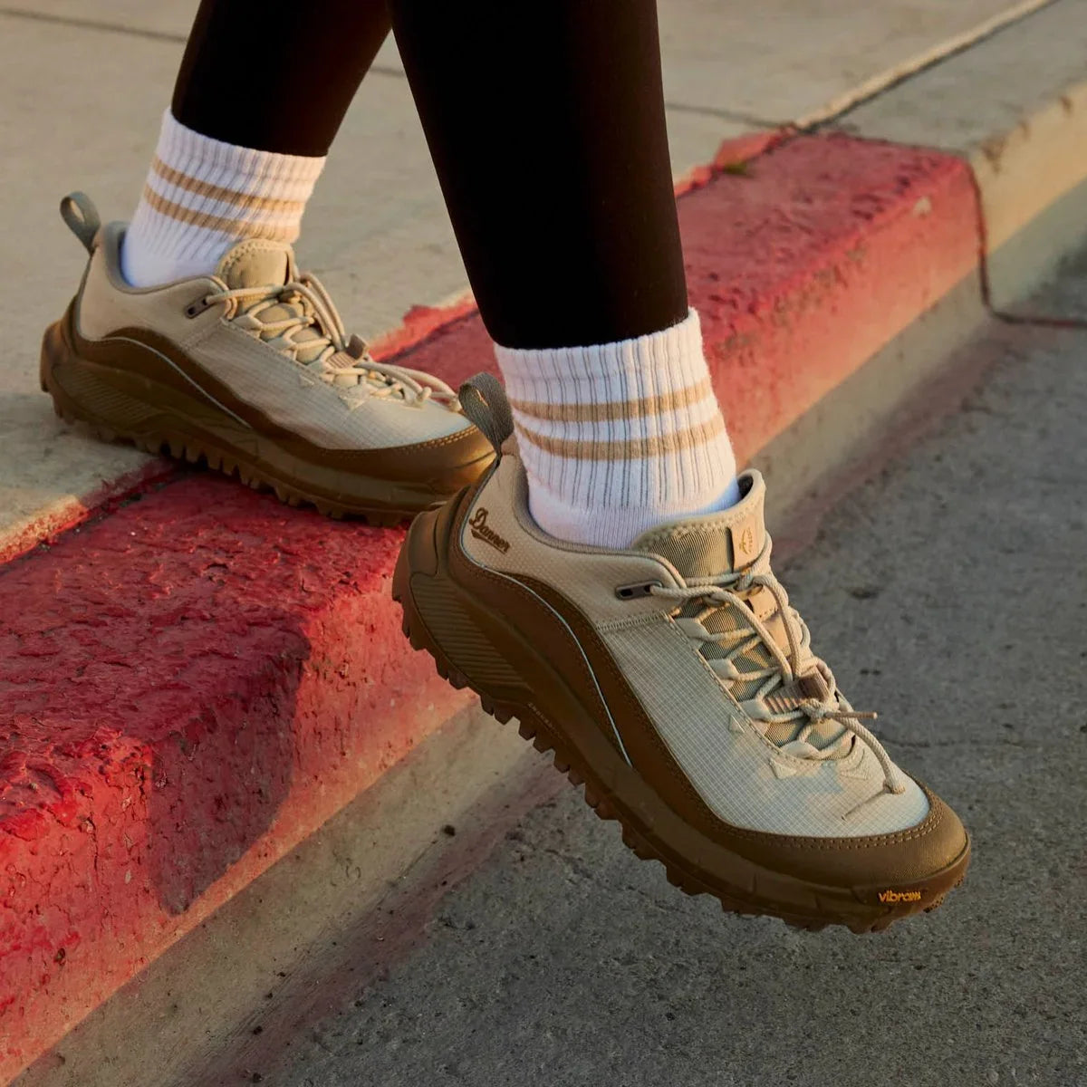 Women's Low Trail Shoe - Sandy Gray