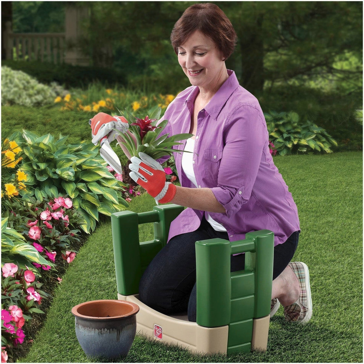 Step 2 Garden Kneeler Seat, Green - 16.25 in H x 21.75 in W x 10.75 in D