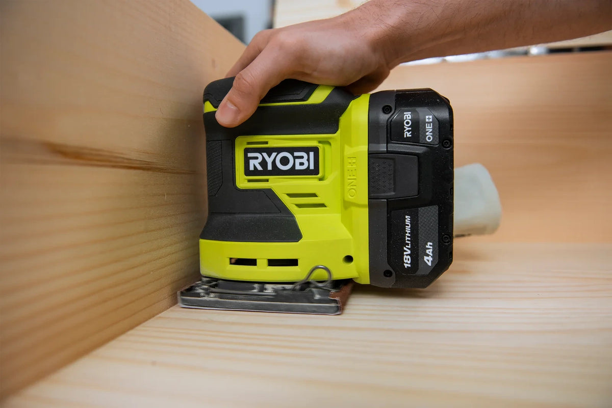 18V 1/4-Sheet Cordless Sander Kit