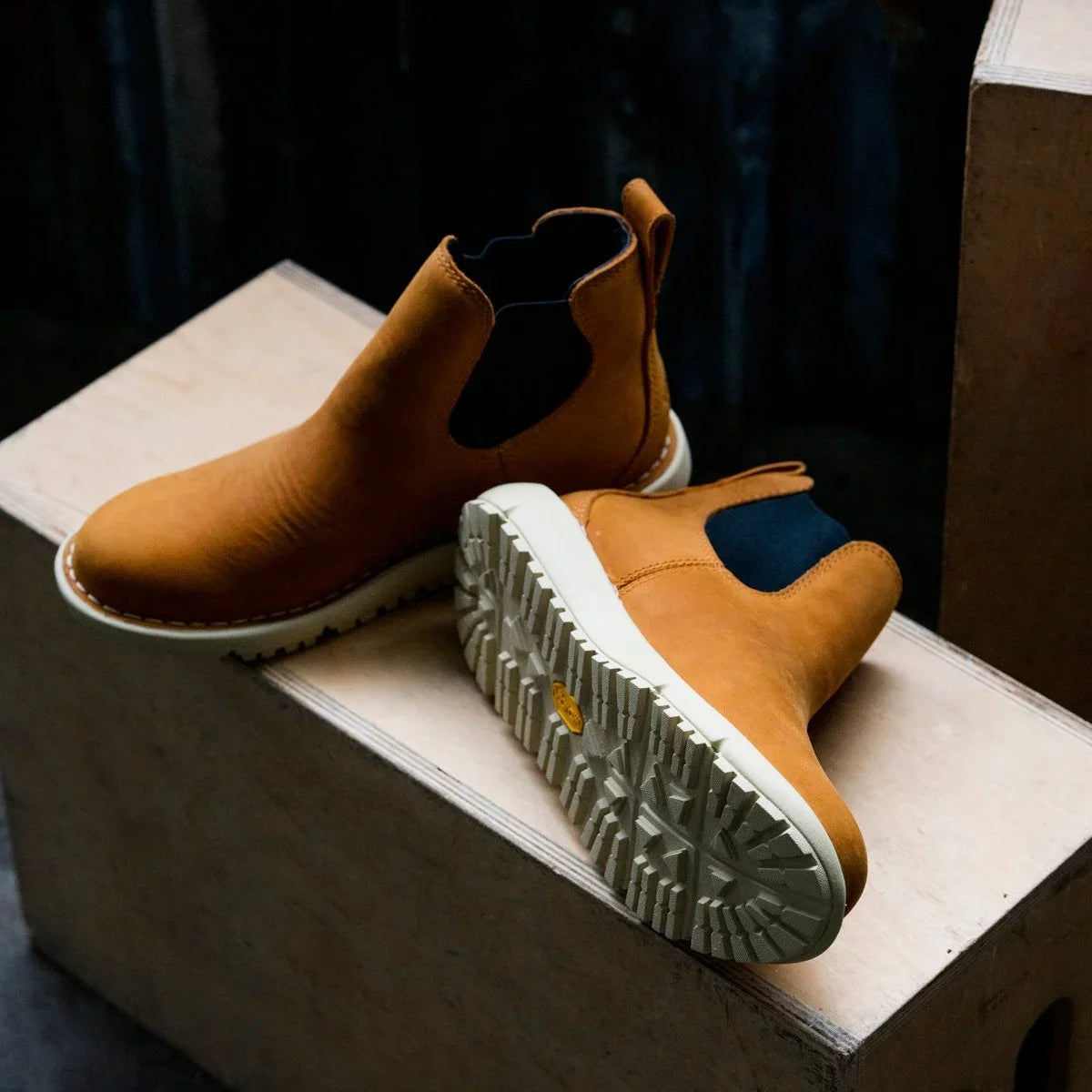 Women's Waterproof Leather Chelsea Boot - Brown
